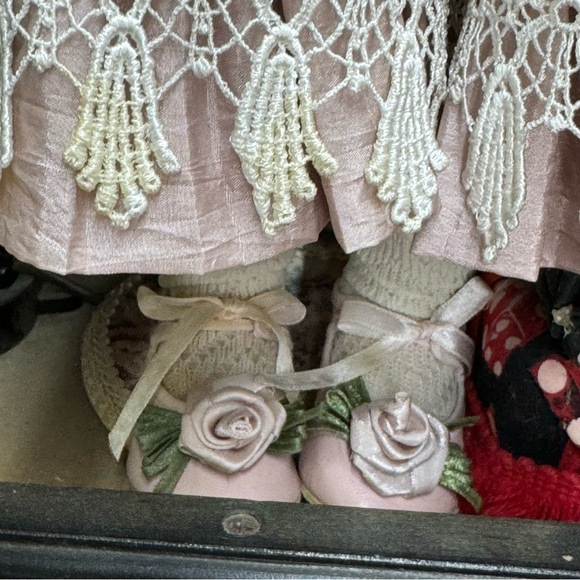 Beautiful Vintage Signed Limited Edition Tall Porcelain Victorian Doll - Picture 5 of 9